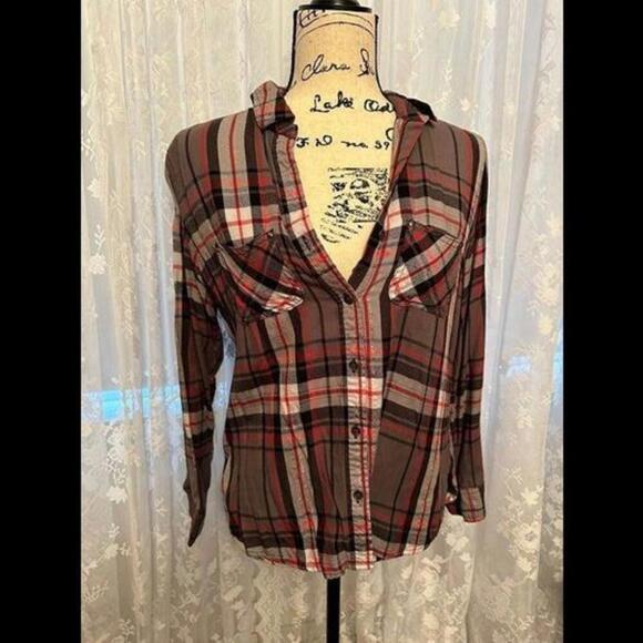 Elevate Your Style with the Rock & Republic Plaid Shirt! - Picture 1 of 2